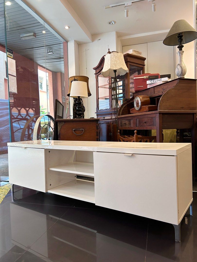 Ikea BYAS HIGH GLOSS white tv with NANNARP legs, Furniture