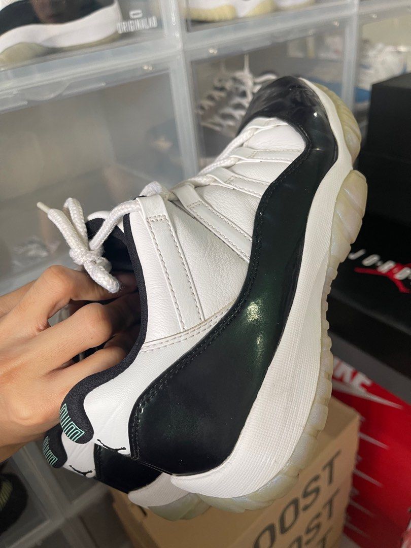 Jordan 11 emerald outfit top