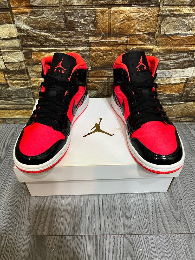 Jordan 1 MID hot punch