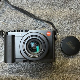 Leica D LUX 7 with original Hand grip (BOX AND ACCESSORIES ARE INCLUDED)