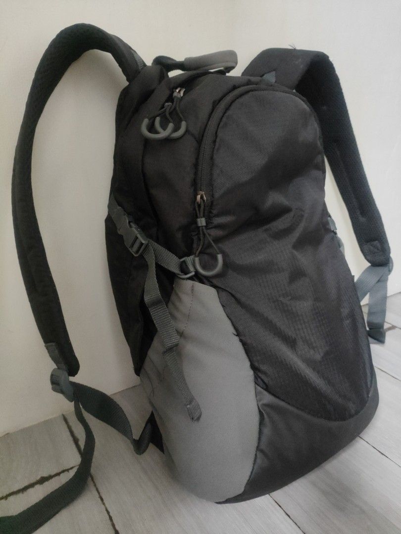 Lenovo Think Pad Laptop Bag Backpack (Category: Laptop Bags & Sleeves) located in Pasig City. Submitted by igustnik (Listing ID 1259326476, Image 2). Description: VGUC PM.