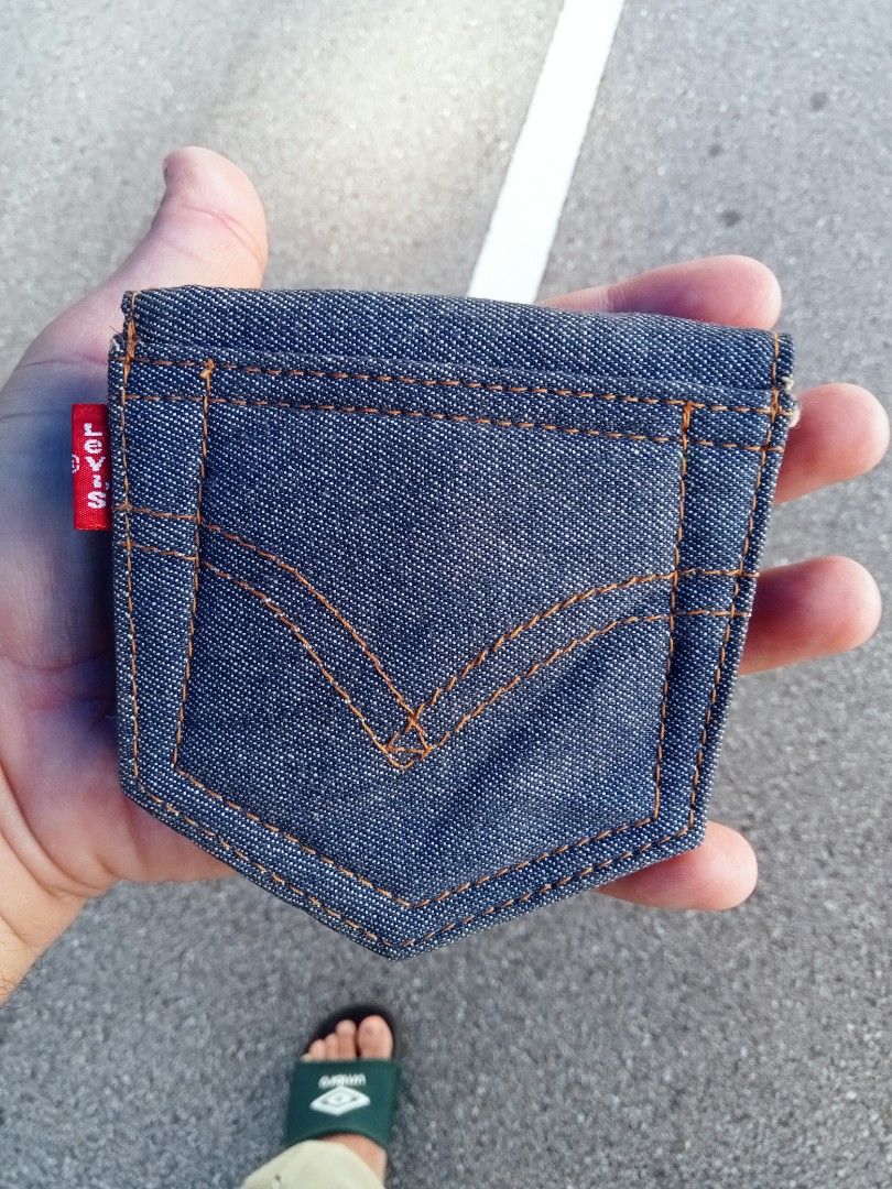 Levis coin sale