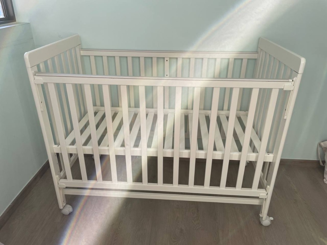 Lightly used baby cot in very good condition, Babies & Kids, Baby