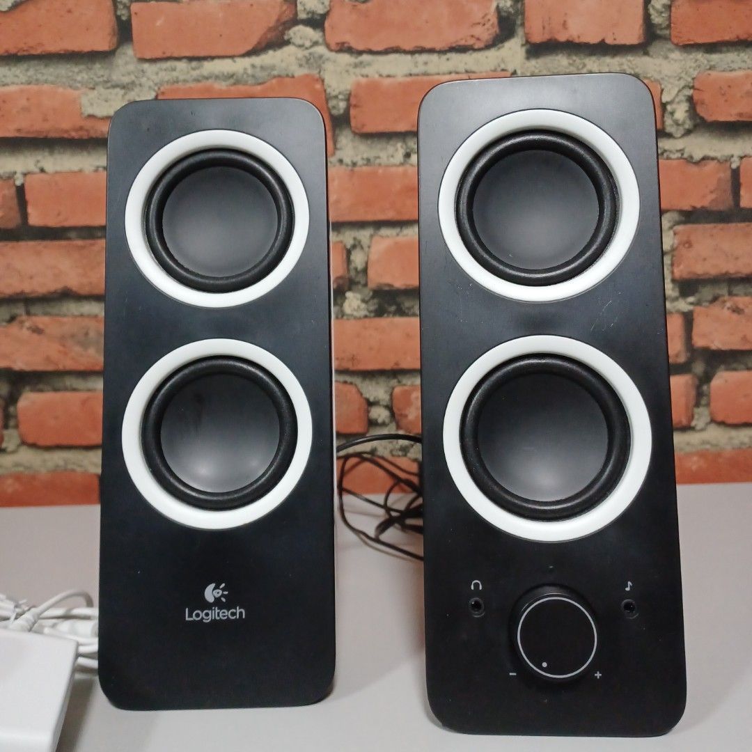 Logitech multimedia speakers z200 with sale stereo sound for multiple devices