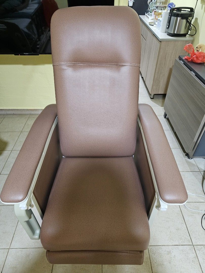 Manual Mobile Recliner Geriatric Chair with Tray, Health & Nutrition