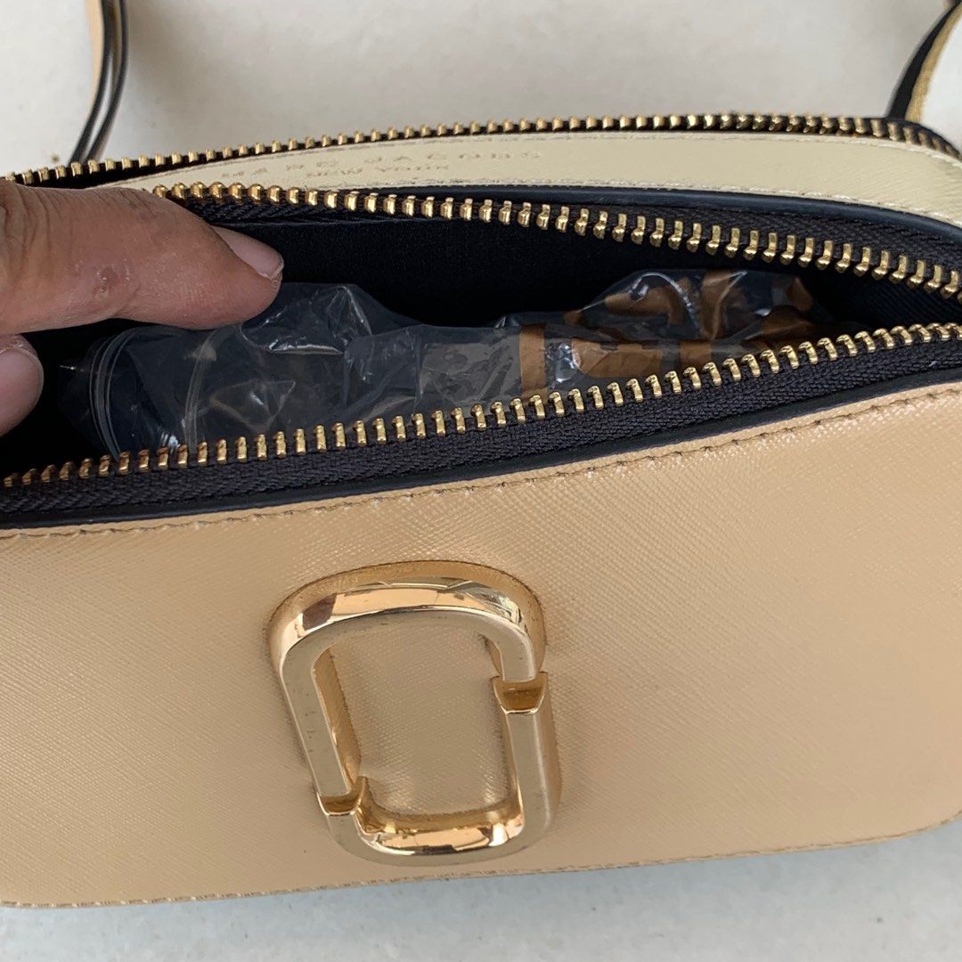 Marc Jacobs Snapshot Gilded Leather Small Camera Bag Crossbody, Fesyen  Wanita, Tas & Dompet di Carousell