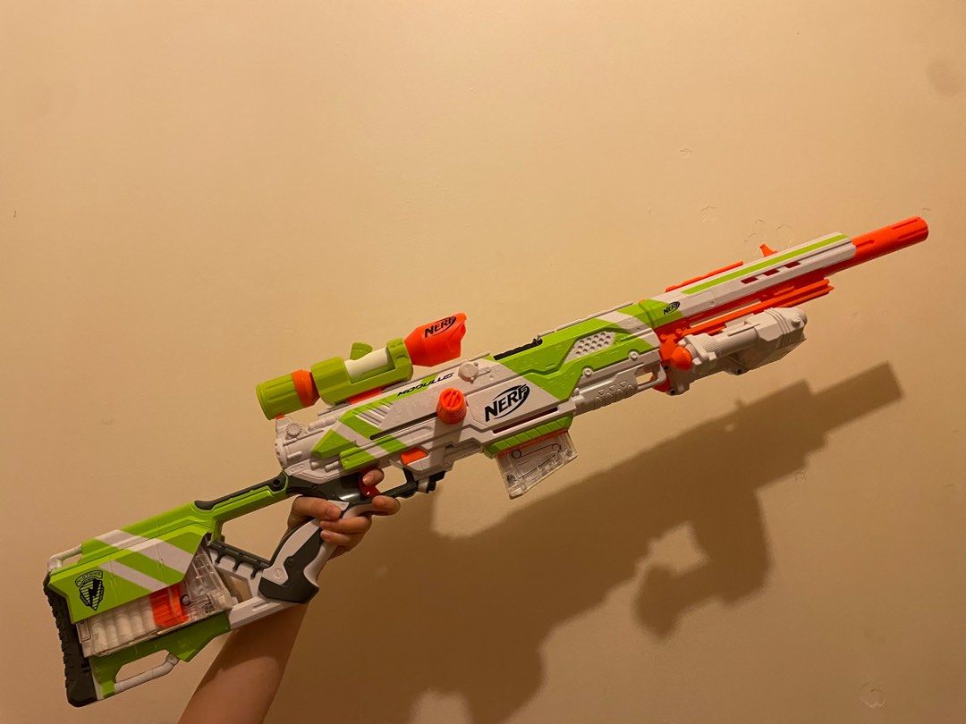Nerf Longstrike Modulus （分類：動作及對戰玩具）位於 Hong Kong。 由 wintermelonboom 提交（商品編號 1258325831，圖片 2）。簡介： NERF樂活打擊Longstrike Modulus自由模組狙擊槍綠藍狙，附延長槍管、腳架、狙擊鏡、18 發 Modulus Elite 飛鏢和 3 個六連彈匣。兒童、青少年和成人皆宜。