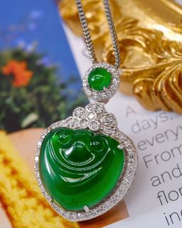 Exquisite new arrival nice đâ¨! Jadeite Pendant! Natural A-grade jadeite Ruyi pendant! Rich green, icy transparent, high-quality with fluorescence! Cute heart shape! Jadeite size approx. 13.1*14.2mm! Overall size approx. 24.8*17*6.8mm, larger Ruyi! Looks super nice when worn! 18K gold and diamond material! Only HKD 9480 đâ¨64196077601794110