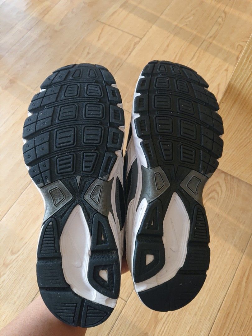 Nike initiator white obsidian, Fesyen Pria, Sepatu , Sneakers di Carousell