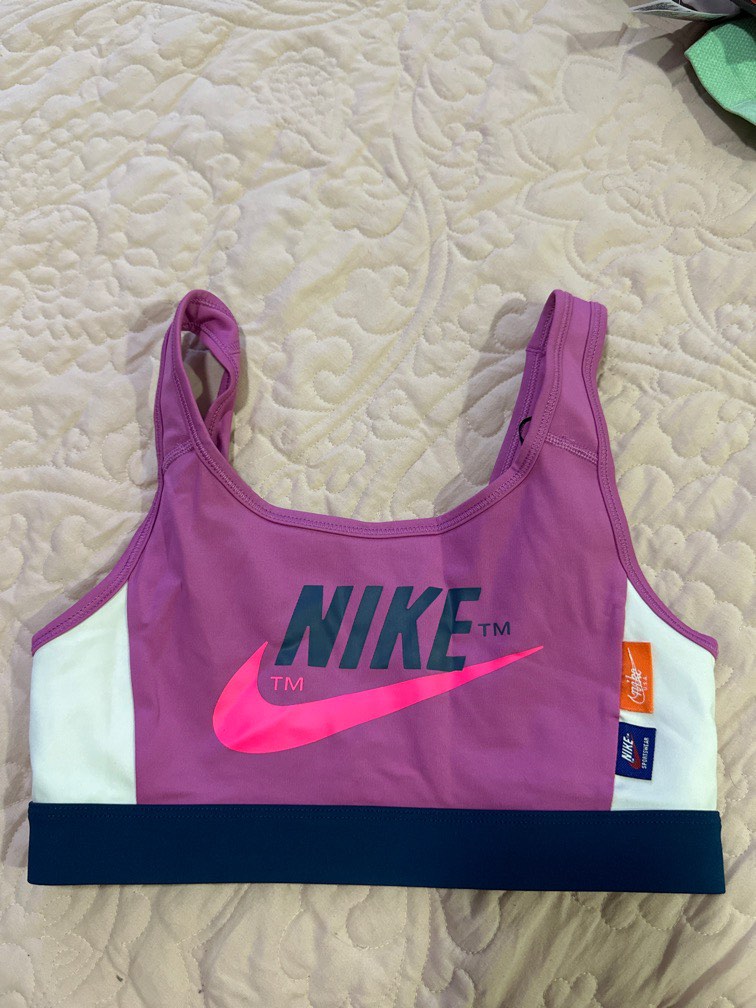 womens pink nike sports bra