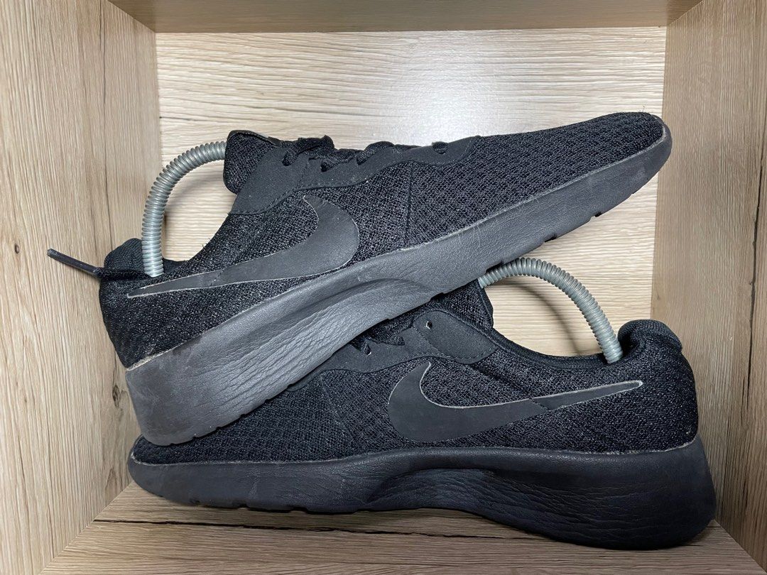 nike tanjun Men s Fashion Footwear Sneakers on Carousell
