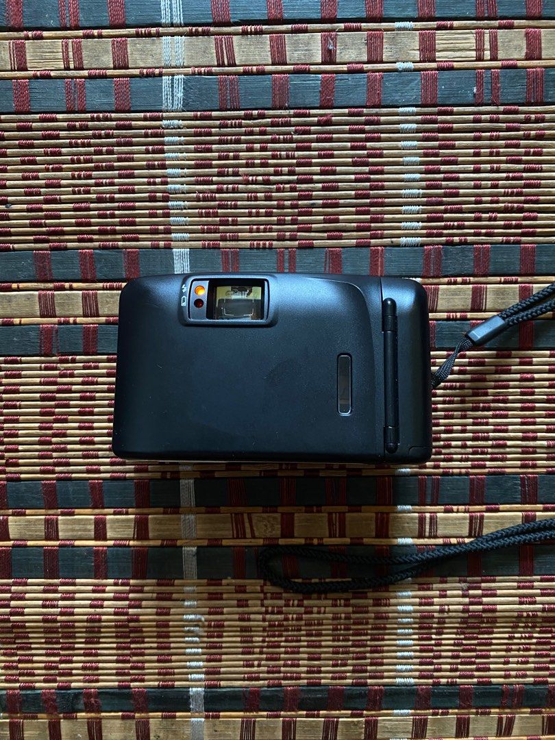 OLYMPUS TRIP XB401 27mm POINT AND SHOOT FILM CAMERA KAMERA LAMA KODAK