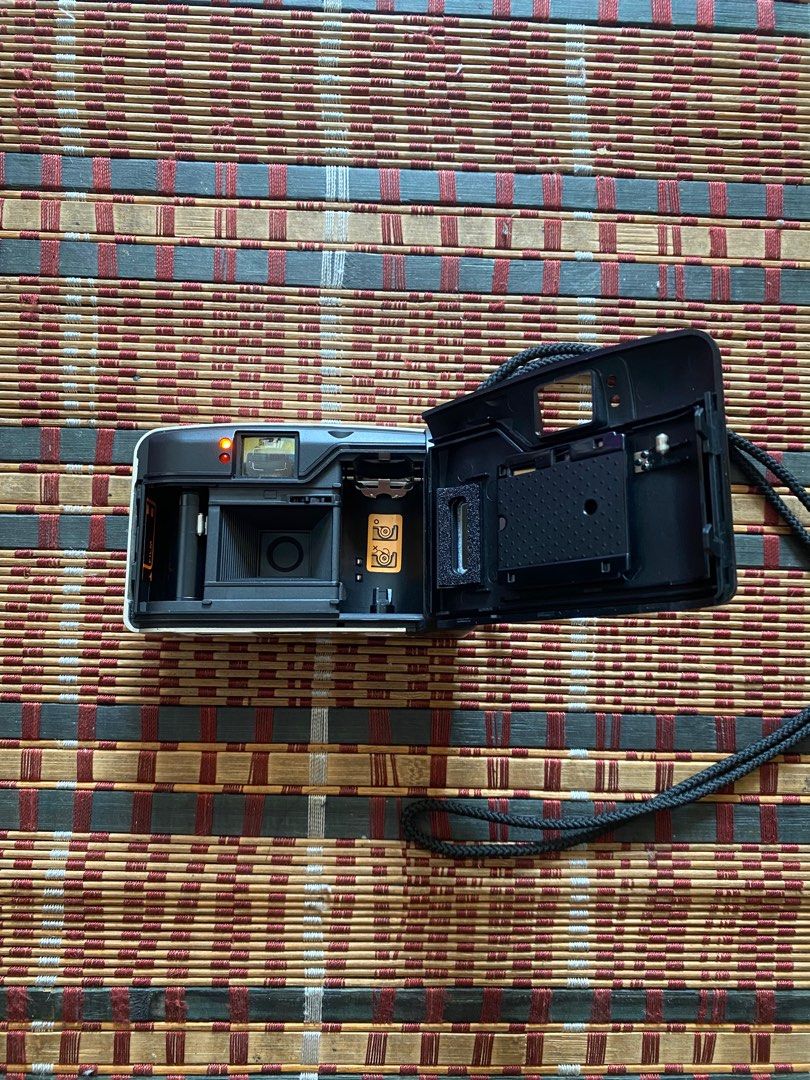 OLYMPUS TRIP XB401 27mm POINT AND SHOOT FILM CAMERA KAMERA LAMA KODAK