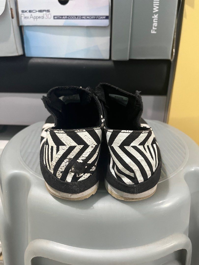 Onitsuka Tiger Slip On Black (Category: Sneakers) located in Singapore. Submitted by shimmyshaker (Listing ID 1259351514, Image 3). Description: Size: 23.5cm US 5 EU 37.5 willing to deal face to face - shoes does not come in original box .