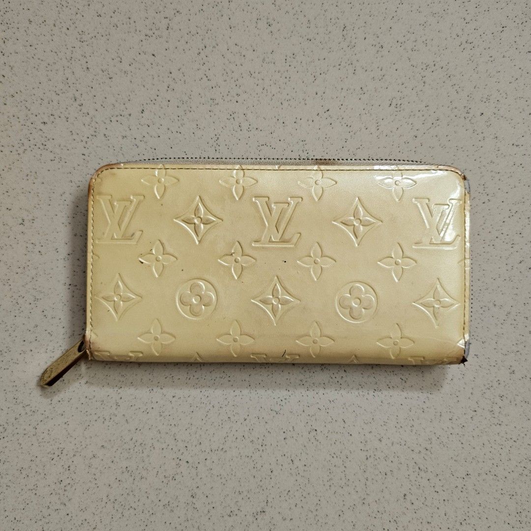 Louis Vuitton Cream White Monogram Vernis Zippy Wallet