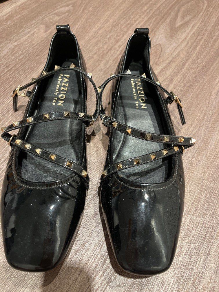 Gold studded outlet flats