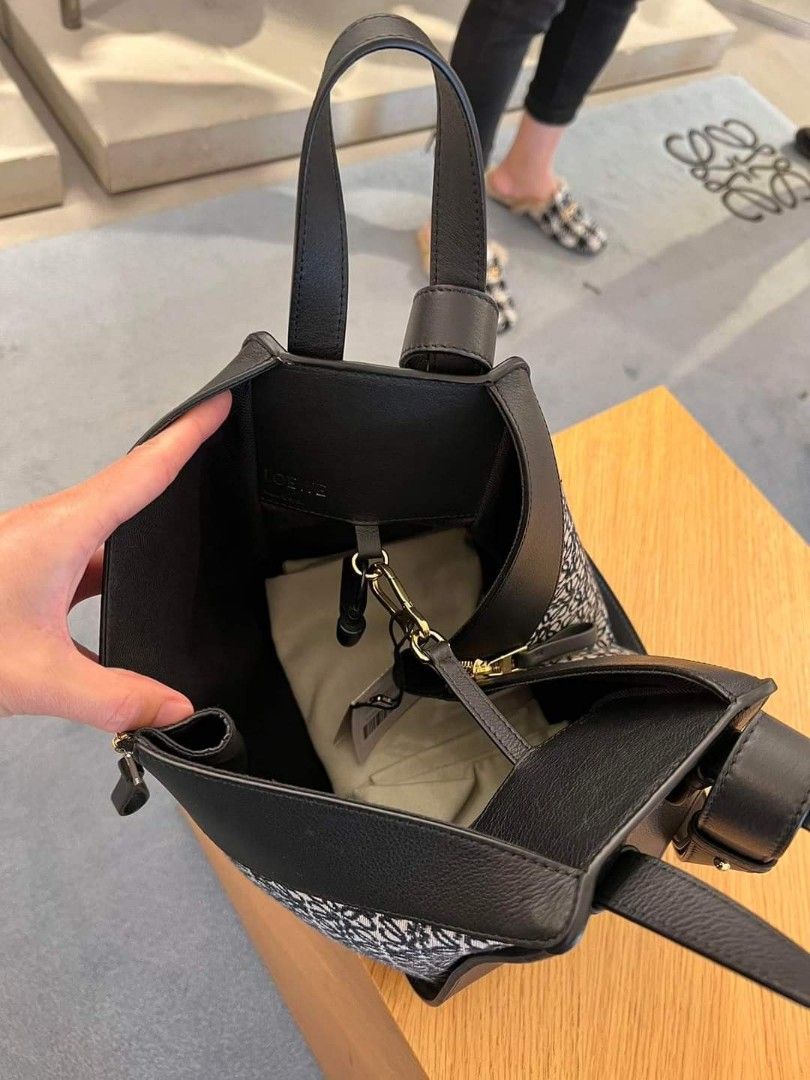 Pre order loewe hammock small (Category: Luxury Bags & Wallets) located in Las Pinas. Submitted by glamdustph (Listing ID 1259408629, Image 3). Description: 💯 authentic from eu at least 20k dp 3-4 weeks eda via air cargo plus loc sf Thank you.