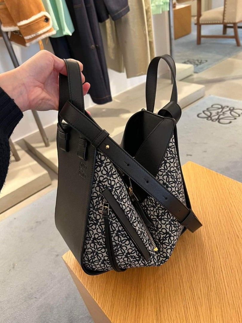 Pre order loewe hammock small (Category: Luxury Bags & Wallets) located in Las Pinas. Submitted by glamdustph (Listing ID 1259408629, Image 2). Description: 💯 authentic from eu at least 20k dp 3-4 weeks eda via air cargo plus loc sf Thank you.