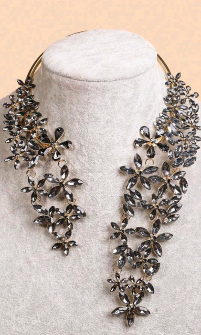 Elegant statement necklace new arrivals