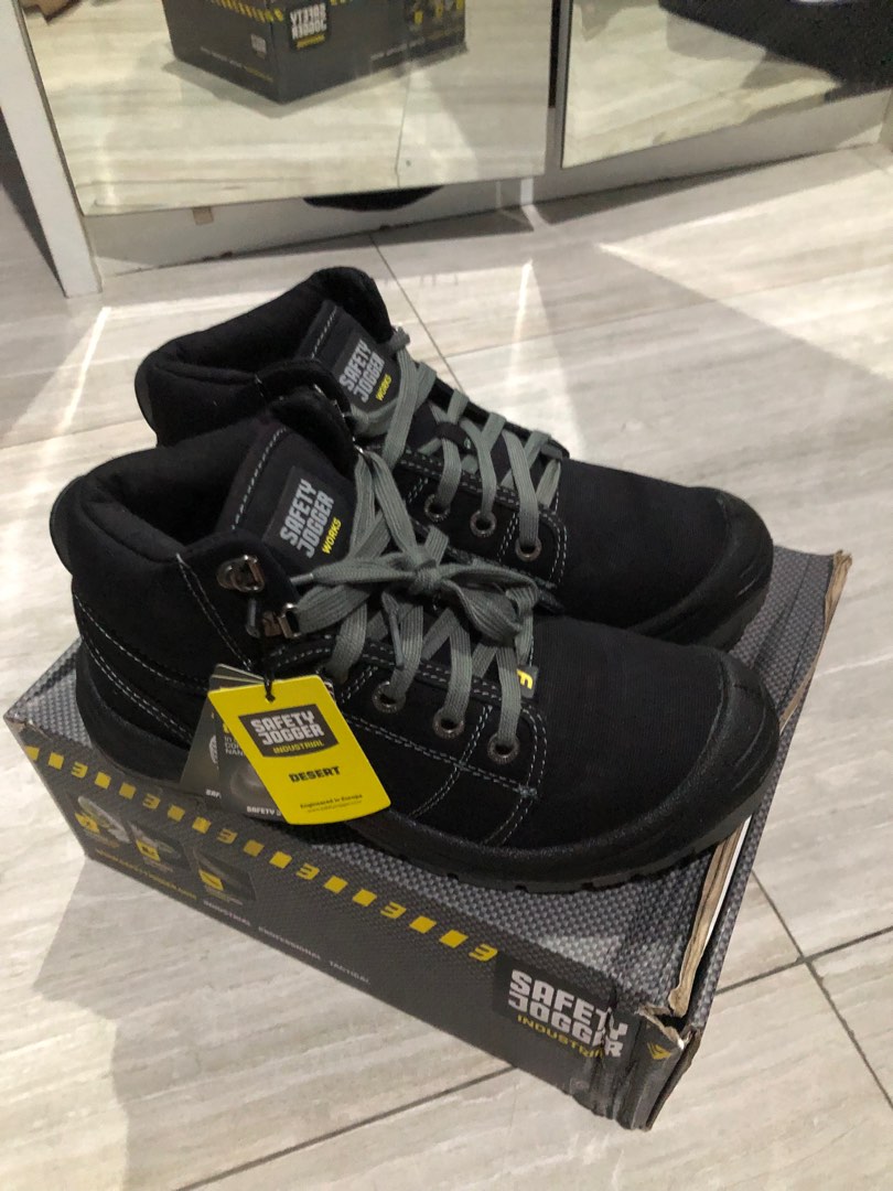 Safety jogger desert black 43, Fesyen Pria, Sepatu , Sepatu Boot di