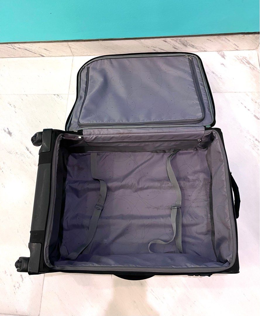 Samsonite 25 inch luggage, Hobbies & Toys, Travel, Luggage on Carousell