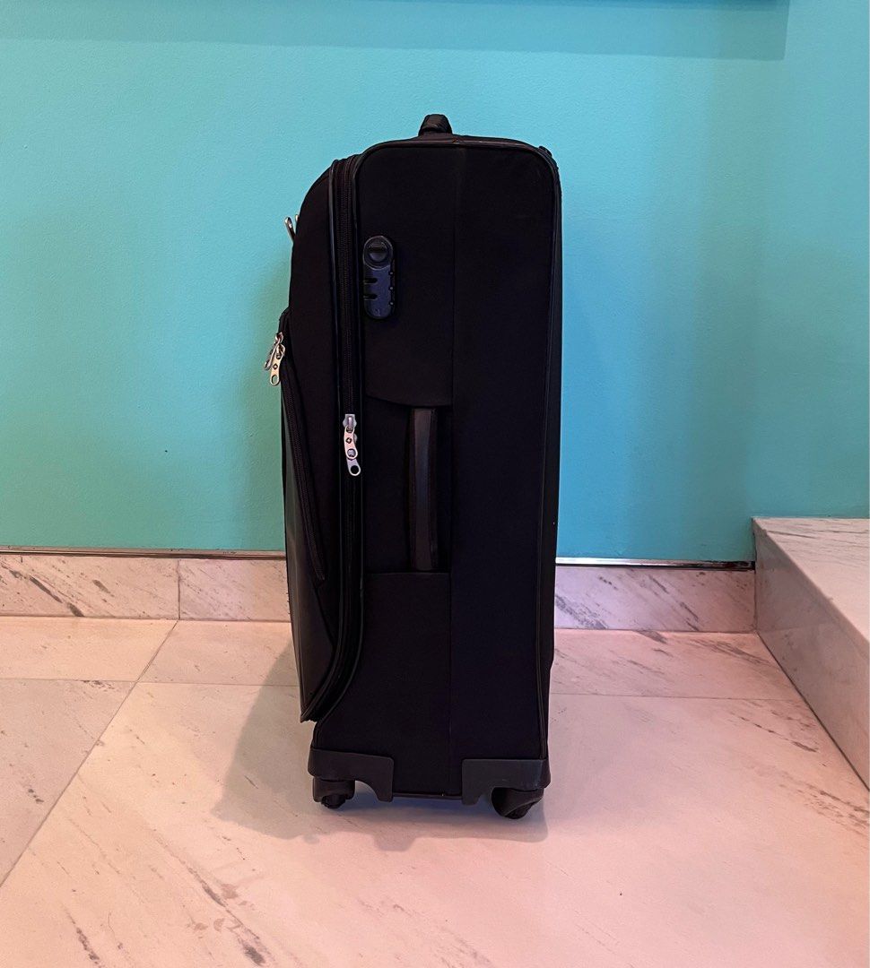 Samsonite 25 inch luggage, Hobbies & Toys, Travel, Luggage on Carousell