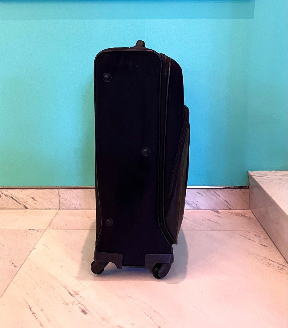 Samsonite 25 inch luggage, Hobbies & Toys, Travel, Luggage on Carousell