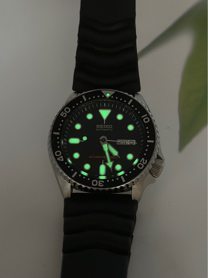 SEIKO Divers SKX007 ORIGINAL 200M Automatic Watch (Category: Men's Watches) located in Davao. Submitted by 09099720111 (Listing ID 1259438564, Image 3). Description: Im selling slightly used ORIGINAL SEIKO SKX007 Divers Automatic ORIGINAL Watch Mint Condition.. No issue and No Damage No History Of Repair or damage No dents Watch all parts original Unit looks and works great 100% Guaranteed ORIGINAL 100% Guaranteed Money Back Guarantee if Fake Com