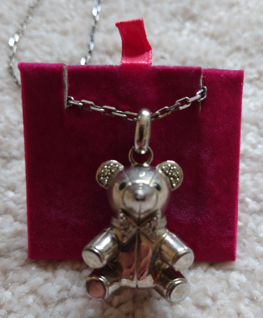 Silver Teddy bear pendant with necklace, 女裝, 飾物及配件, 手鍊- Carousell