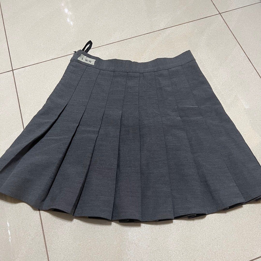 Grey pleated shop skirt size 26