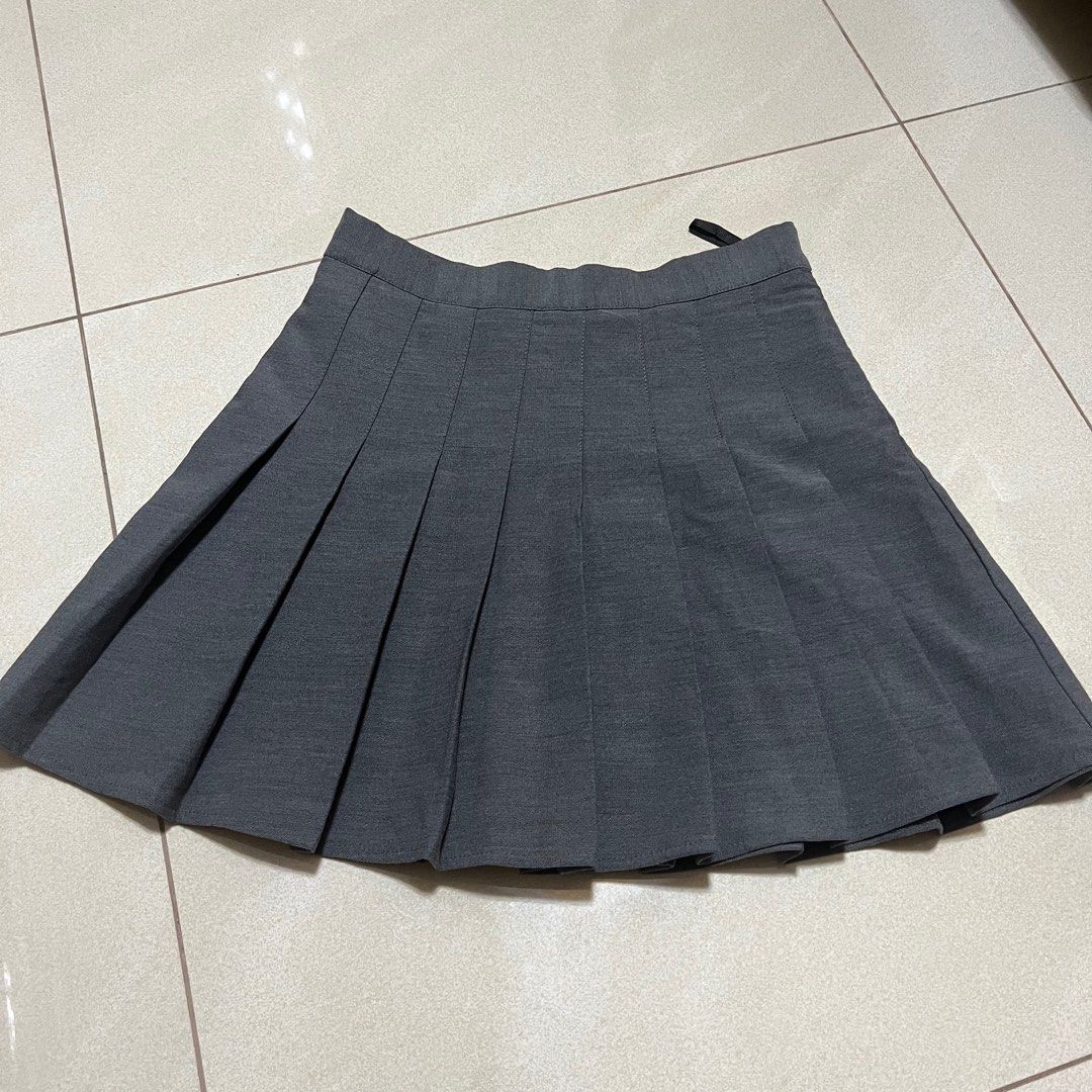 Grey pleated shop skirt size 26