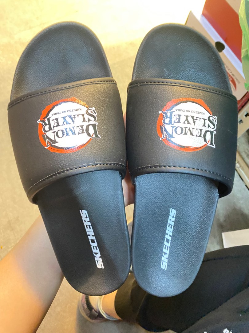 Slippers van skechers sale