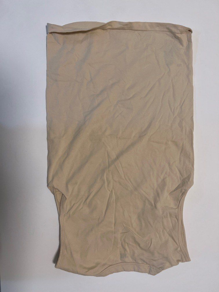Small Beige Uniqlo Muscle womens tee (Category: Sleeveless) located in Makati City. Submitted by inthemoodforstuff (Listing ID 1259339971, Image 3). Description: -super comfy for casual days -used thrice only Rfs: doesnt fit me anymore😭 • Shipping via courier pick up in makati only. Grab or lalamove -Payment via Gcash only💕.
