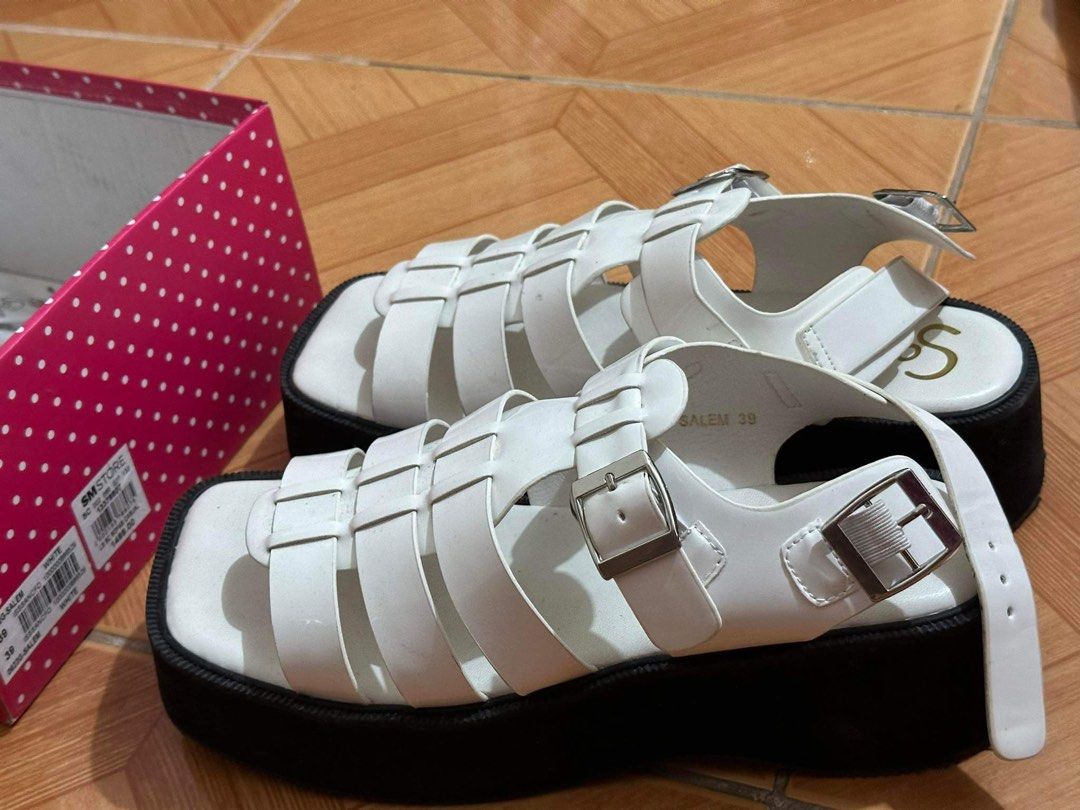 So fab casual white sandals (Category: Sandals) located in Bulacan. Submitted by bebeella (Listing ID 1259373184, Image 2). Description: White casual sandals. Used twice only and still in excellent condition. May pass as brand new. Bought for 1,499.00 but selling only 1,200.00. SF to be shouldered by buyer. .