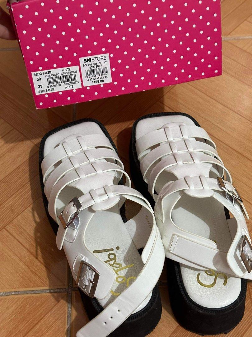 So fab casual white sandals (Category: Sandals) located in Bulacan. Submitted by bebeella (Listing ID 1259373184, Image 1). Description: White casual sandals. Used twice only and still in excellent condition. May pass as brand new. Bought for 1,499.00 but selling only 1,200.00. SF to be shouldered by buyer. .