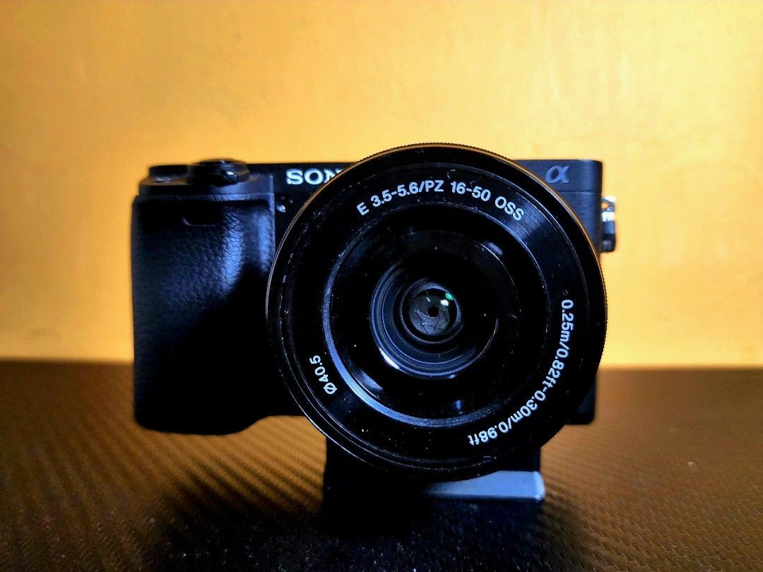 Sony A6400 Camera + Kit Lens + Free 64GB memory card, Photography