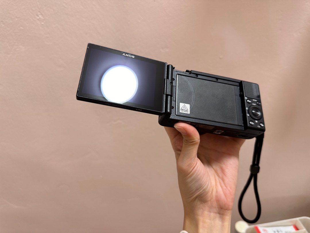 Sony ZV1 camera (include 3 batteries + 64GB memory card + charger), Photography, Cameras on