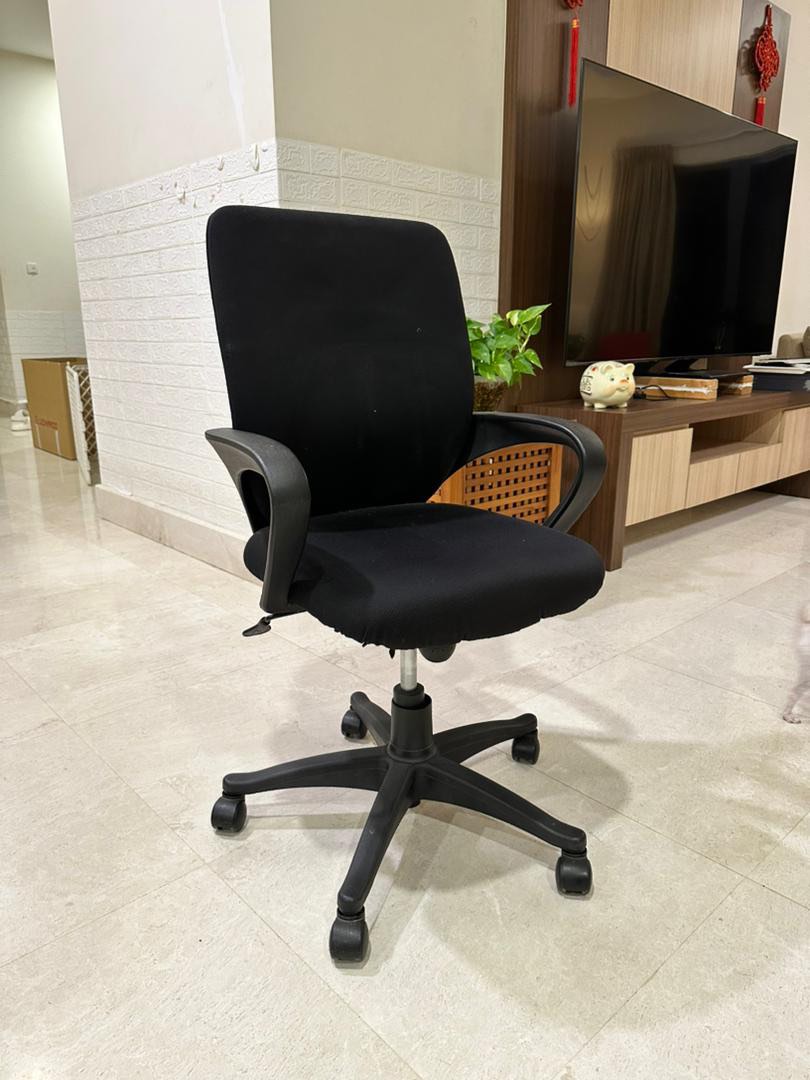 Standard office chair, Furniture & Home Living, Furniture, Chairs on