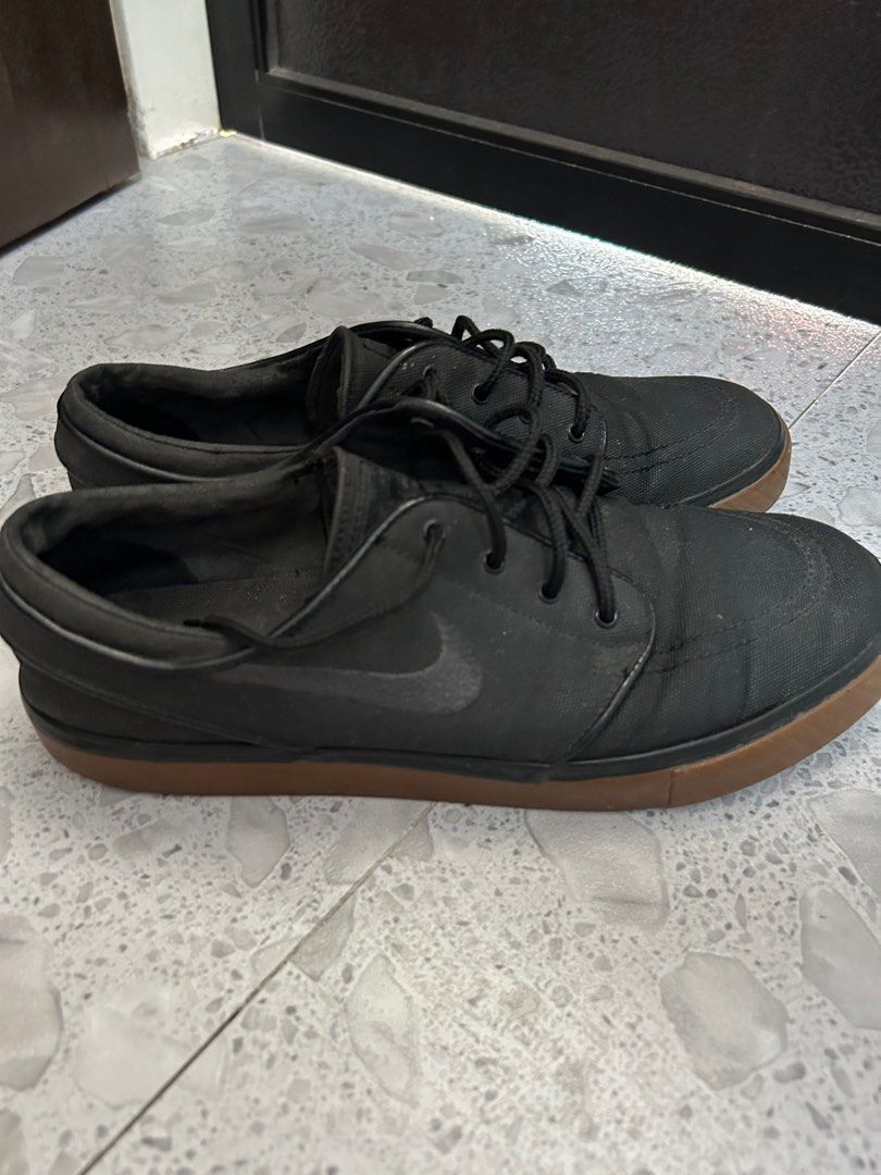 janoski black gumsole