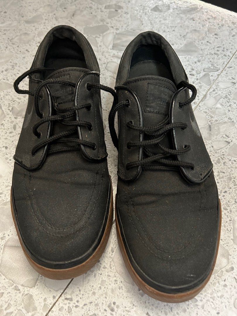 janoski black gumsole