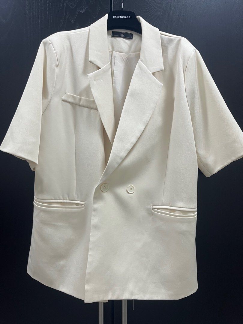 Suit set in ivory (easy to match) （分類：套裝）位於 Hong Kong。 由 _movingsoon_ 提交（商品編號 1259339416，圖片 1）。簡介： Two pieces。