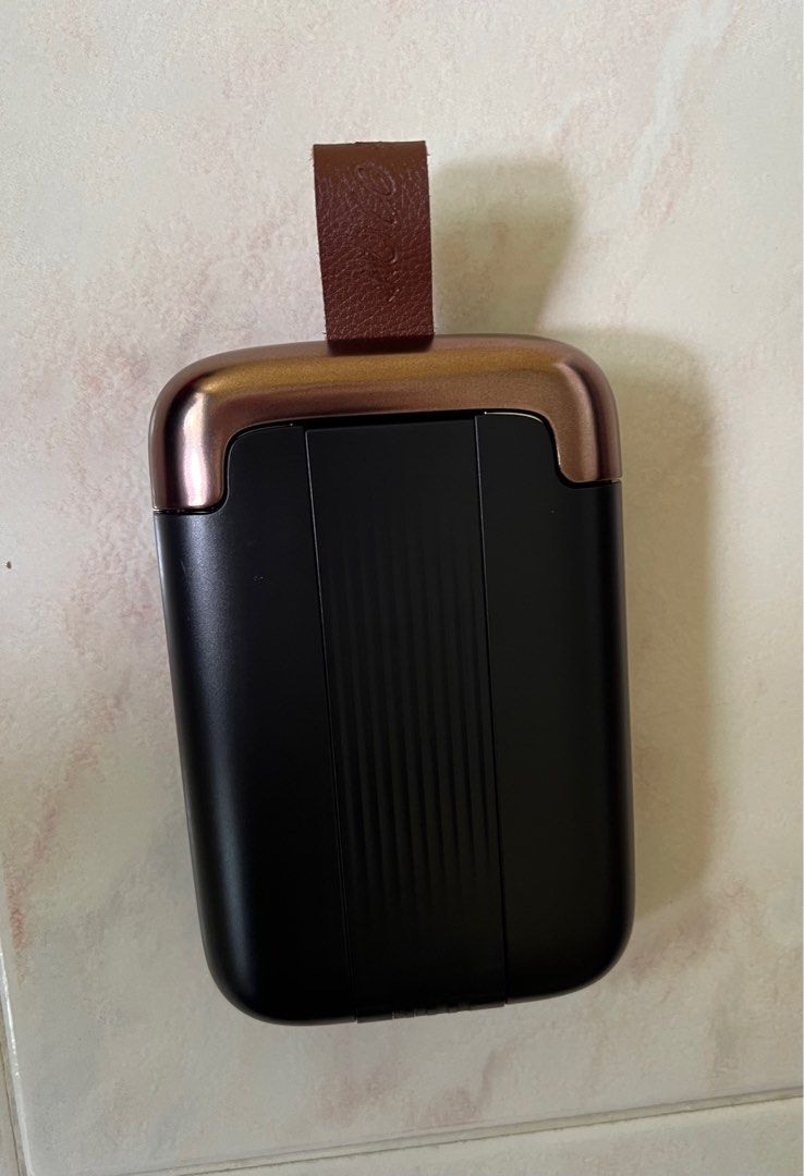 Tablet stand (Category: Other Accessories) located in Singapore. Submitted by gohddor (Listing ID 1259330121, Image 3). Description: .