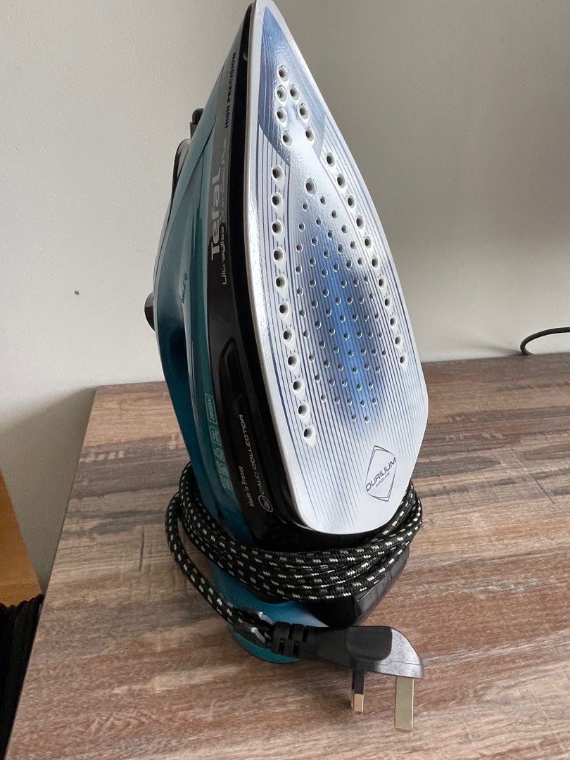 Tefal Ultragliss Anti-Calc Plus FV6840E0 Bügeleisen Dampfbügeleisen 2800 W Violett, Silber