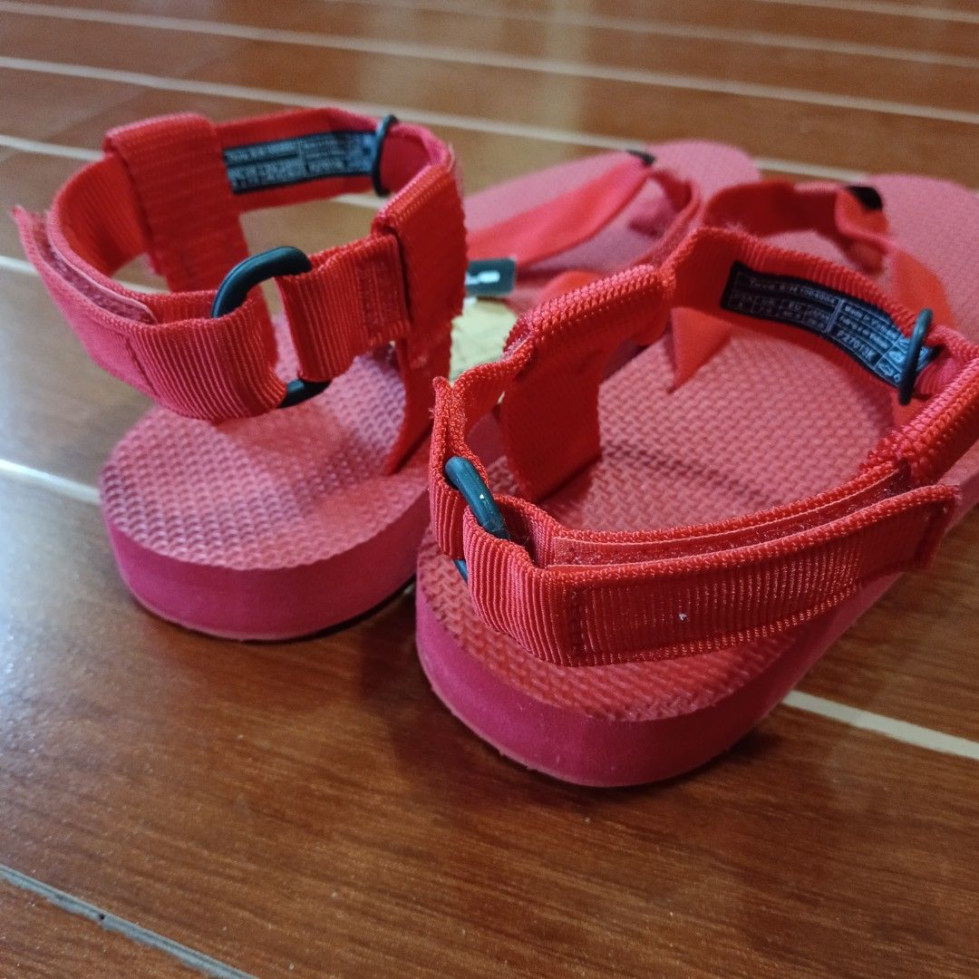 teva nike sandals