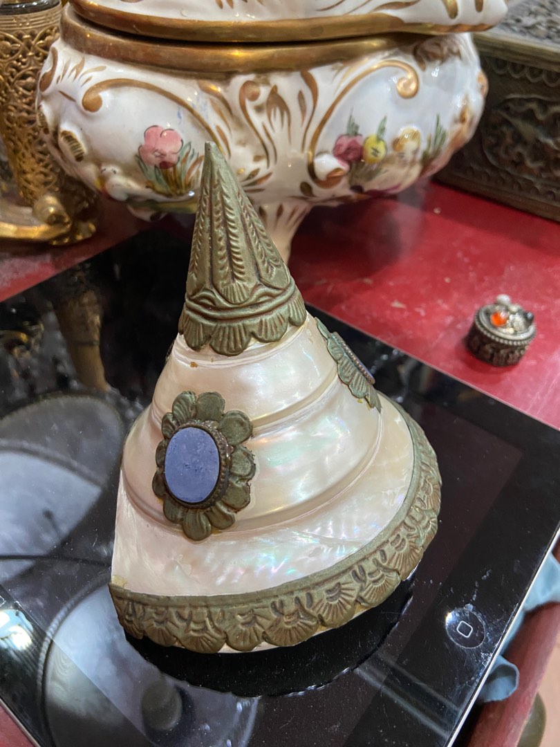 Tibetan Conch Shell with Silver Type Cap and Base, Hobbies & Toys ...