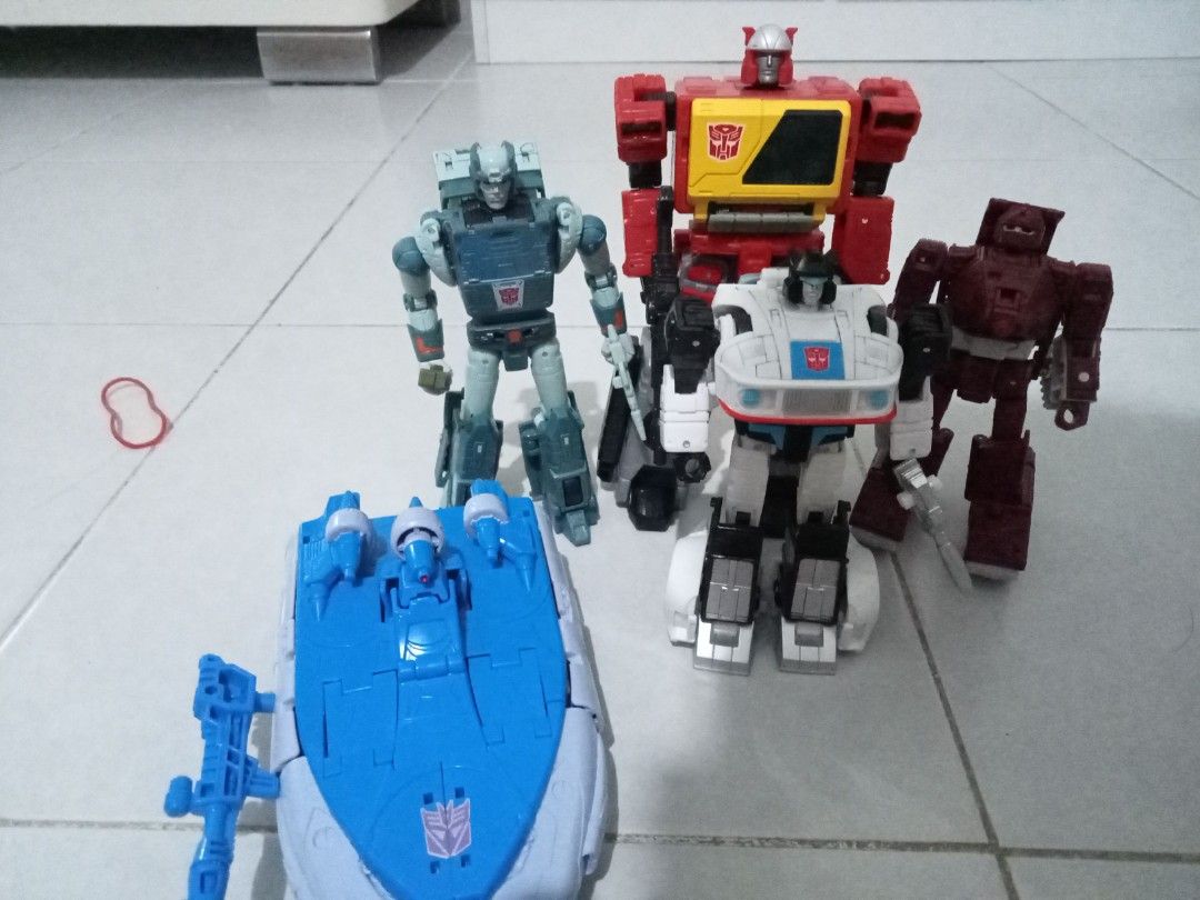 Transformers Studio Series Scourge, Kup, Blaster & Autobot Jazz ...