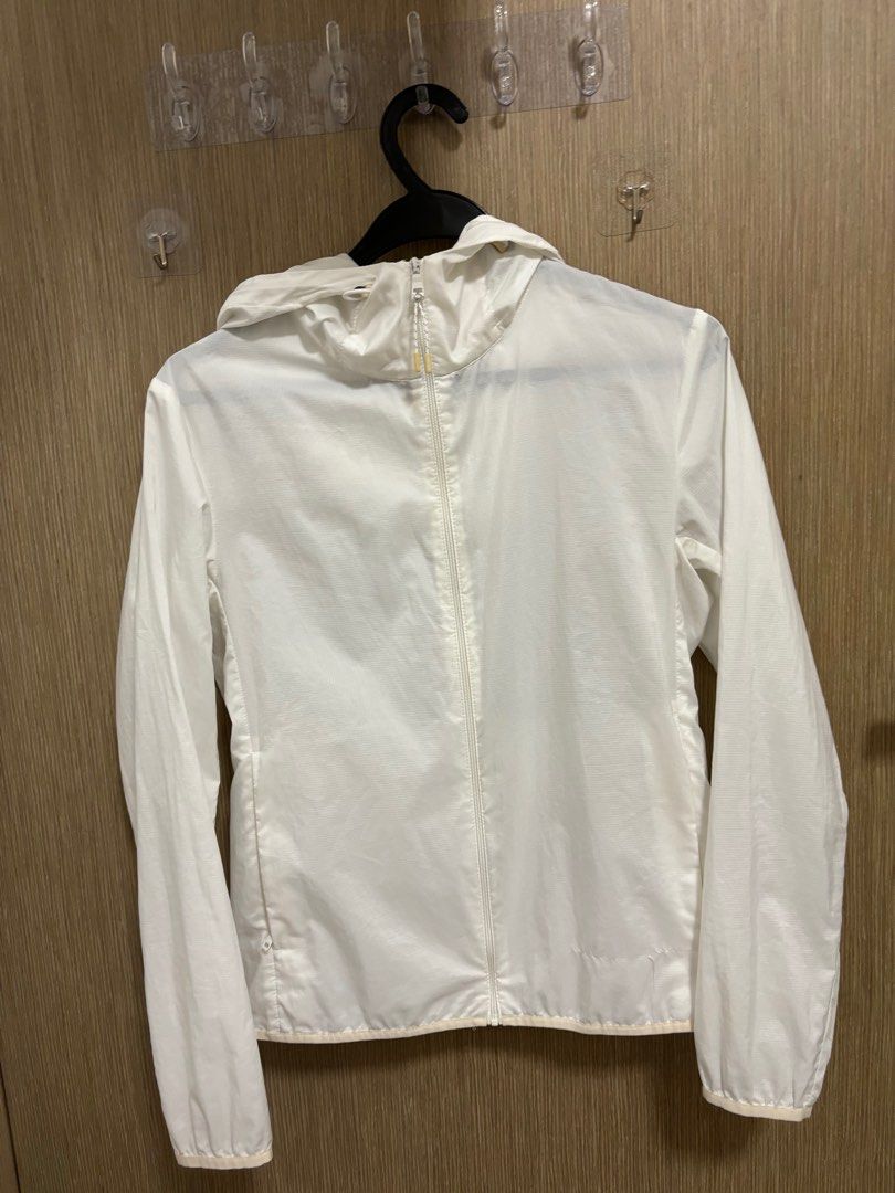 uniqlo fully white black and white windbreaker dri fir activewear sports jacket thin breathable