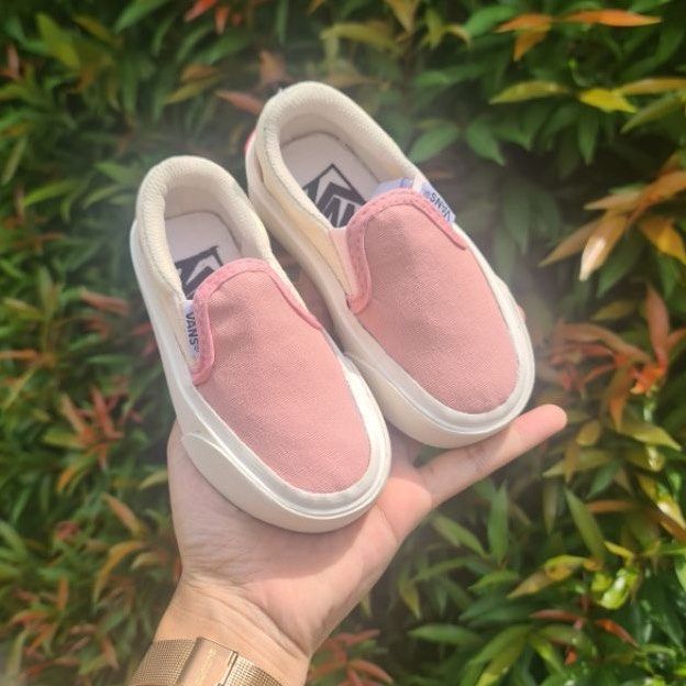 Kids pink slip best sale on vans