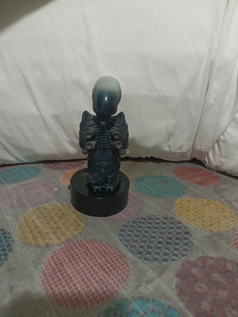 Vintage Alien x Predator Toy NECA (Category: Figurines & Statues) located in Quezon City. Submitted by phenstore (Listing ID 1259331843, Image 2). Description: Vintage Alien x Predator Toy NECA - collection - vintage - collectibles - pm for more info - rfs: need funds Tags: Toys, collection, antique, alien, predator,.