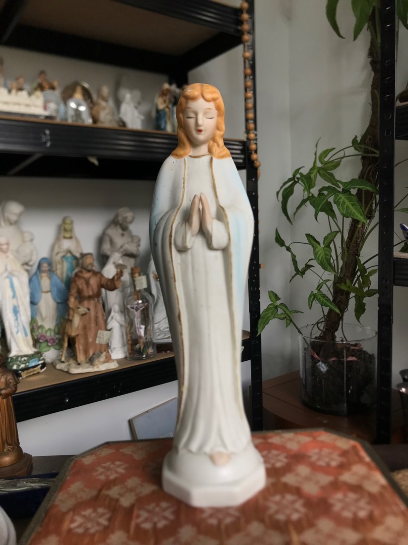 Vintage porcelain statue of mary Madonna, Hobbies & Toys, Memorabilia